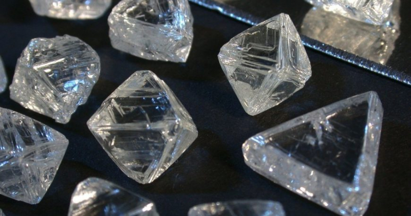Цена алмазов падает, но остается высокой, отметил Пол Зимниски