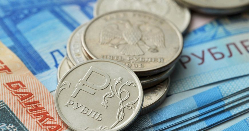Какую валюту лучше купить до Нового года в России: мнение российских специалистов